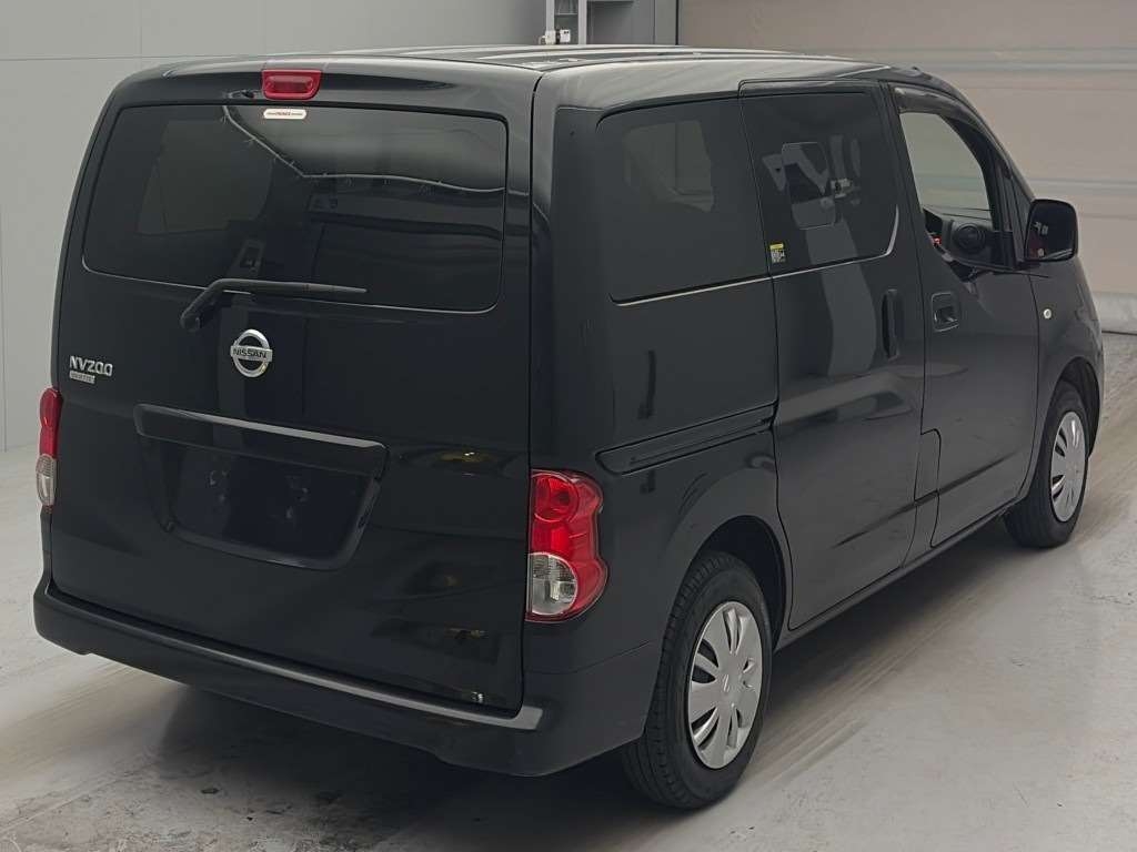 NISSAN NV200
