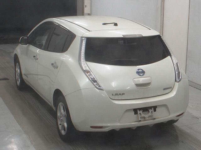 NISSAN LEAF