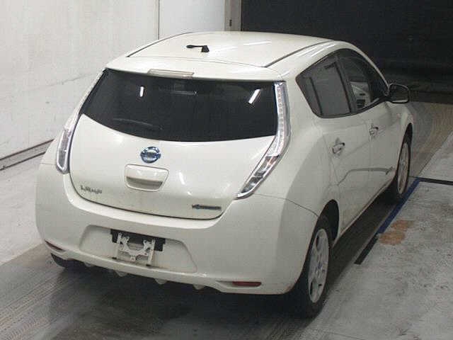NISSAN LEAF