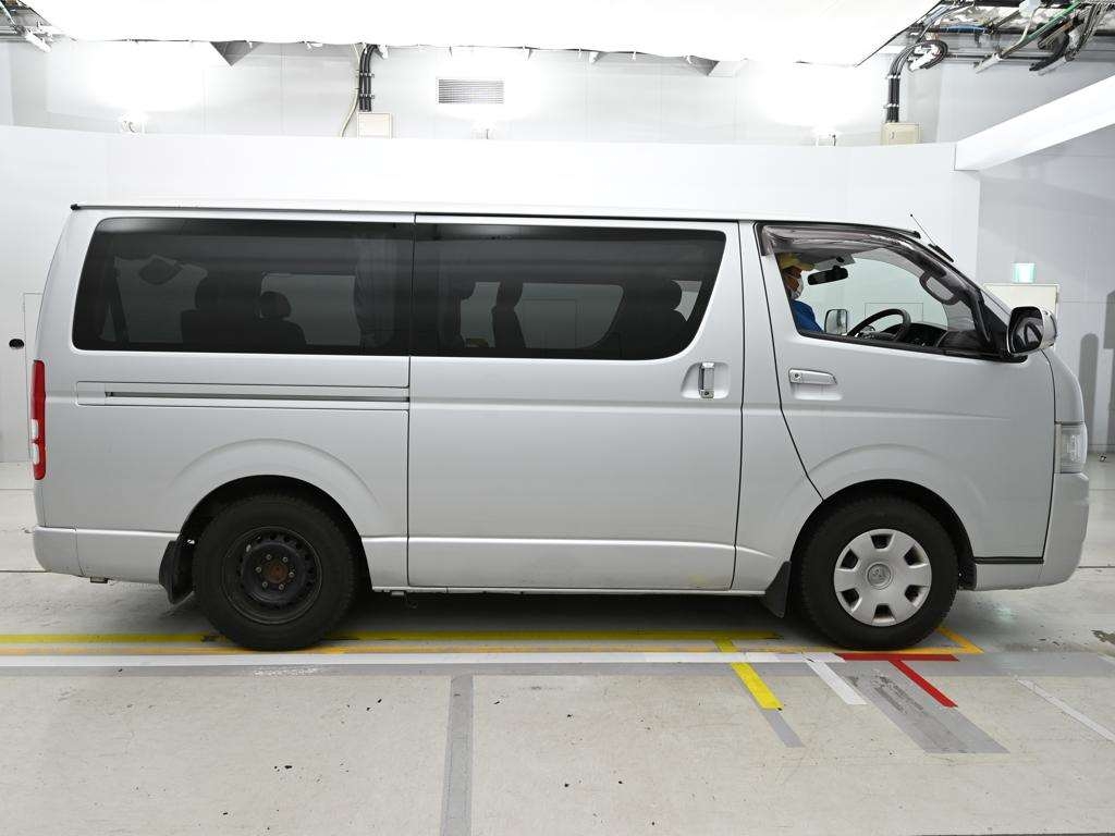 TOYOTA REGIUS ACE