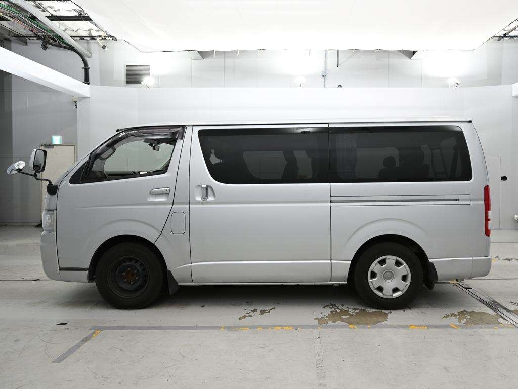 TOYOTA REGIUS ACE
