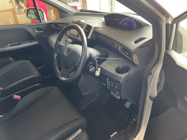 HONDA FREED SPIKE