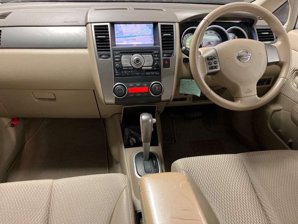 NISSAN TIIDA