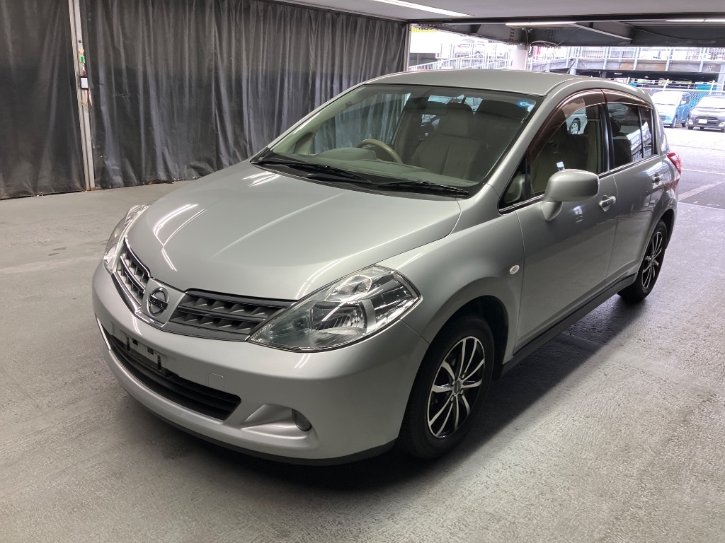 NISSAN TIIDA