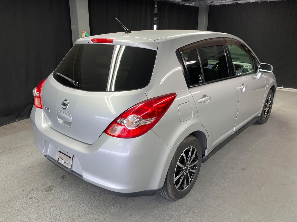 NISSAN TIIDA
