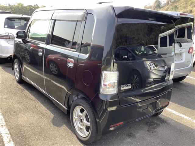 TOYOTA PIXIS SPACE