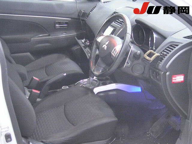 MITSUBISHI RVR