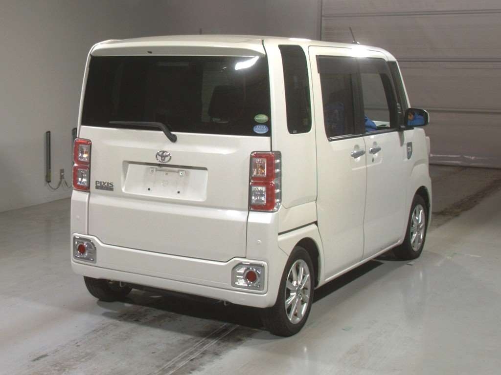 TOYOTA PIXIS MEGA