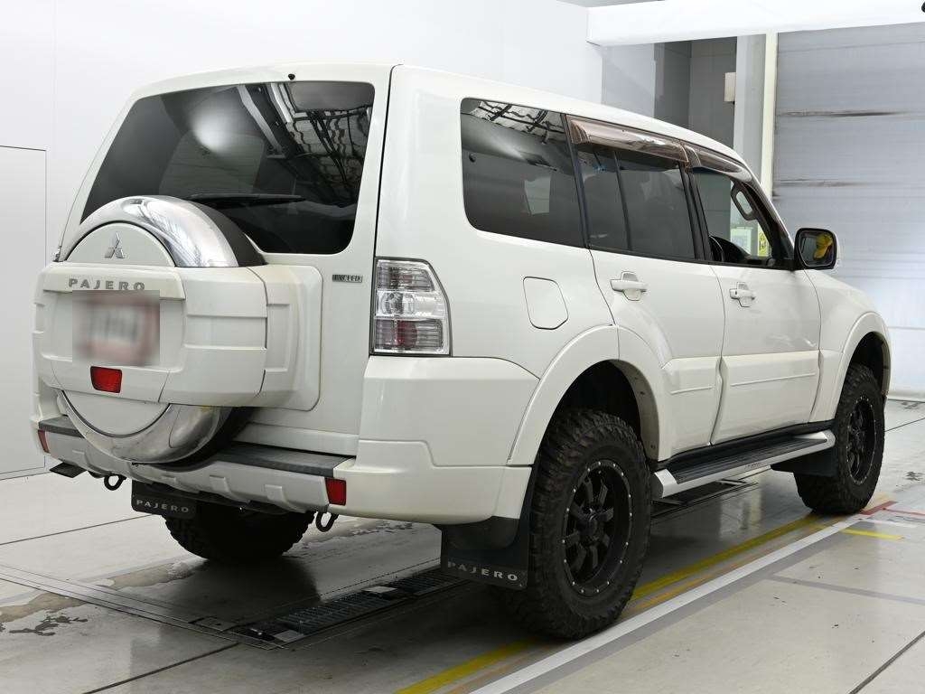 MITSUBISHI PAJERO