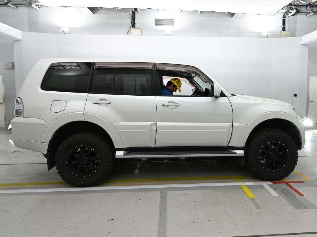 MITSUBISHI PAJERO