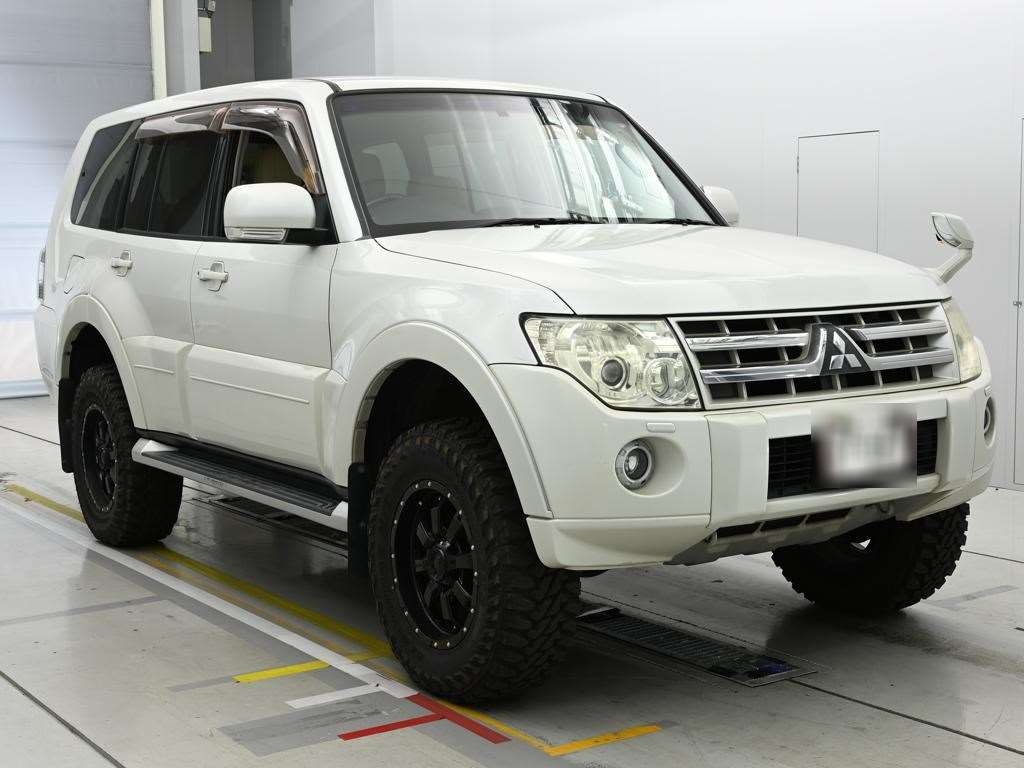 MITSUBISHI PAJERO