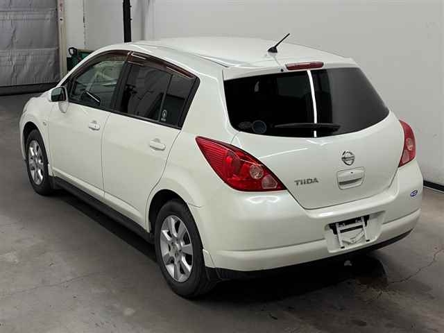 NISSAN TIIDA