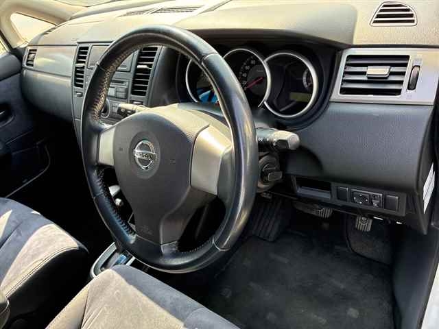 NISSAN TIIDA