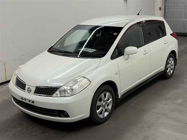 NISSAN TIIDA