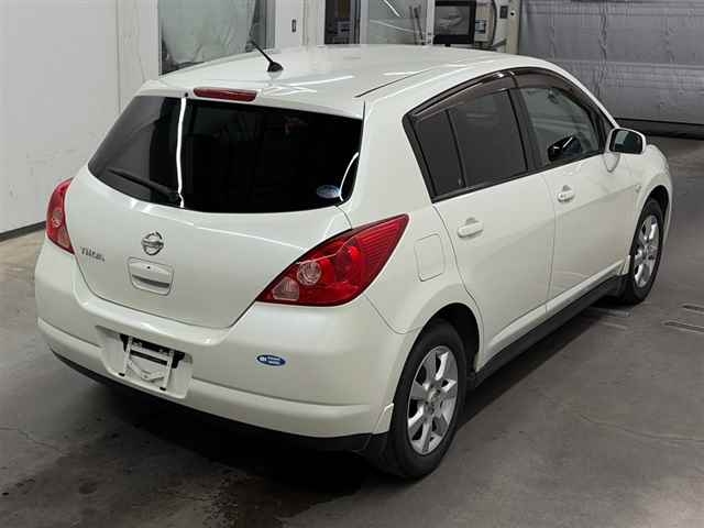 NISSAN TIIDA