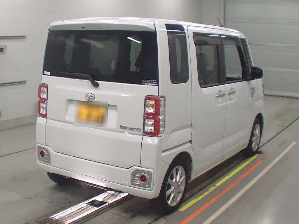 DAIHATSU WAKE