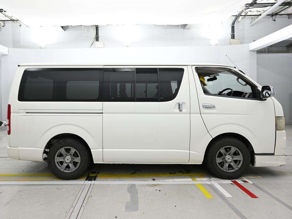 TOYOTA REGIUS ACE