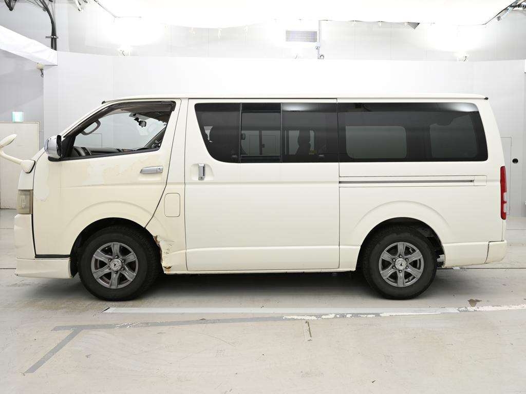 TOYOTA REGIUS ACE