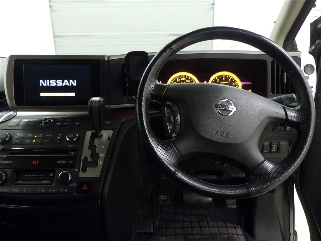 NISSAN ELGRAND