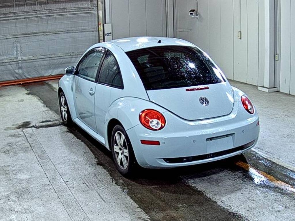 VOLKSWAGEN BEETLE