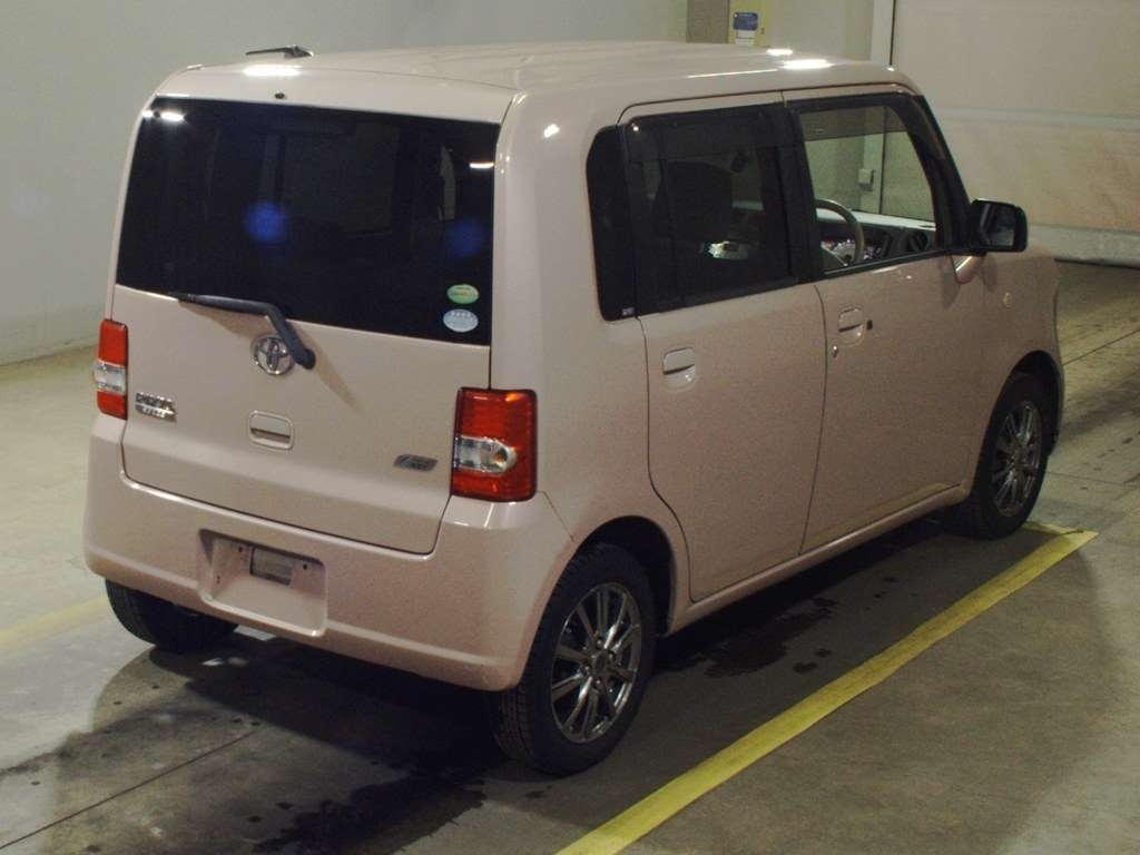 TOYOTA PIXIS SPACE