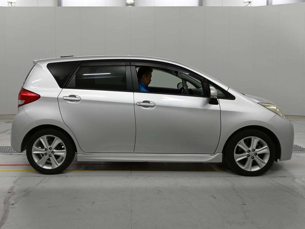 SUBARU TREZIA