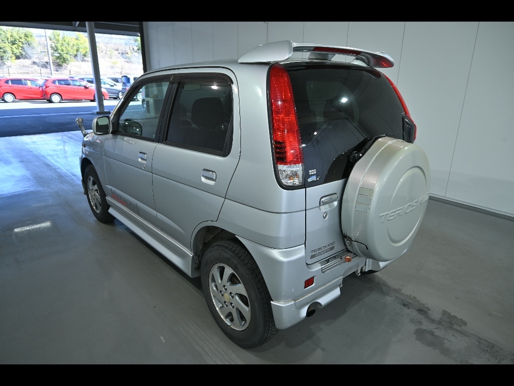DAIHATSU TERIOS KID