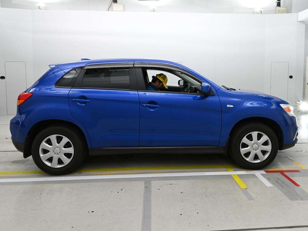 MITSUBISHI RVR