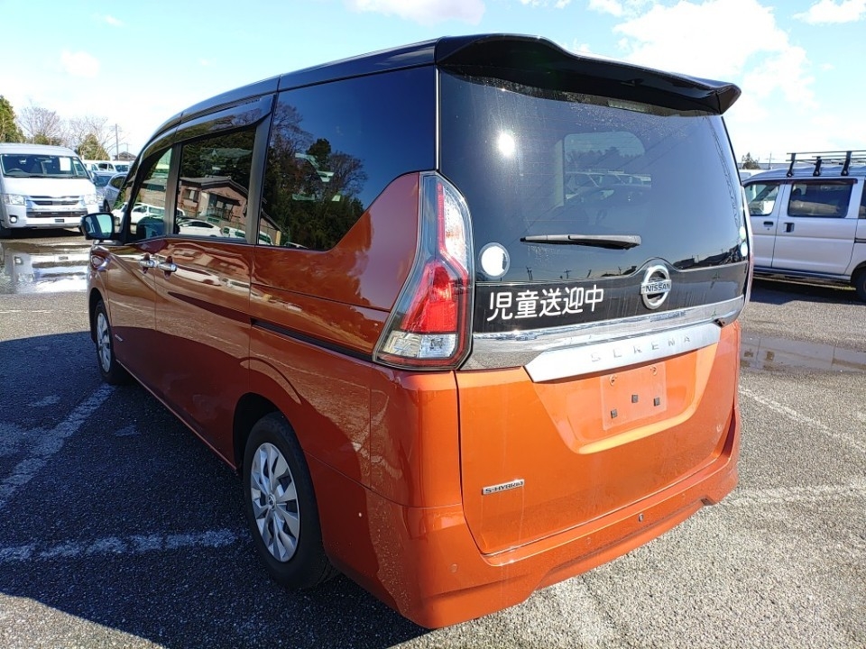 NISSAN SERENA