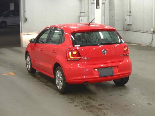 VOLKSWAGEN POLO