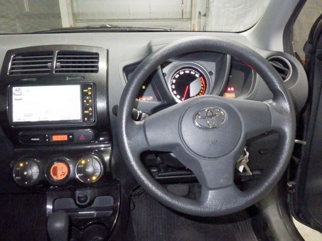TOYOTA IST