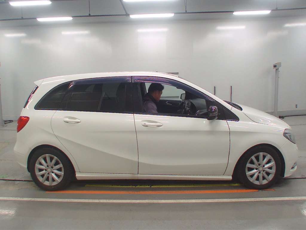 MERCEDES-BENZ B-CLASS