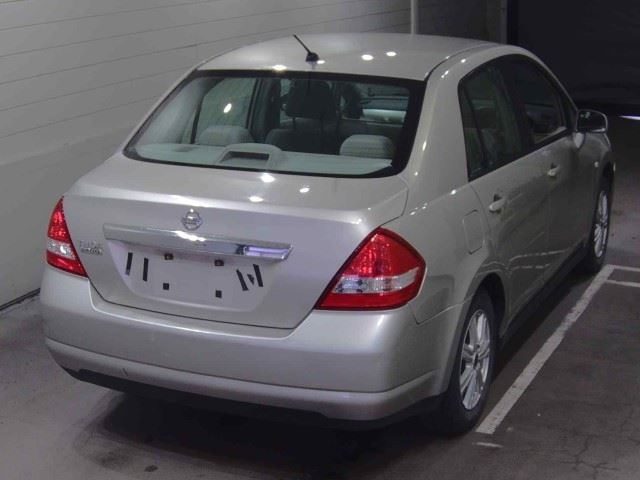 NISSAN TIIDA LATIO