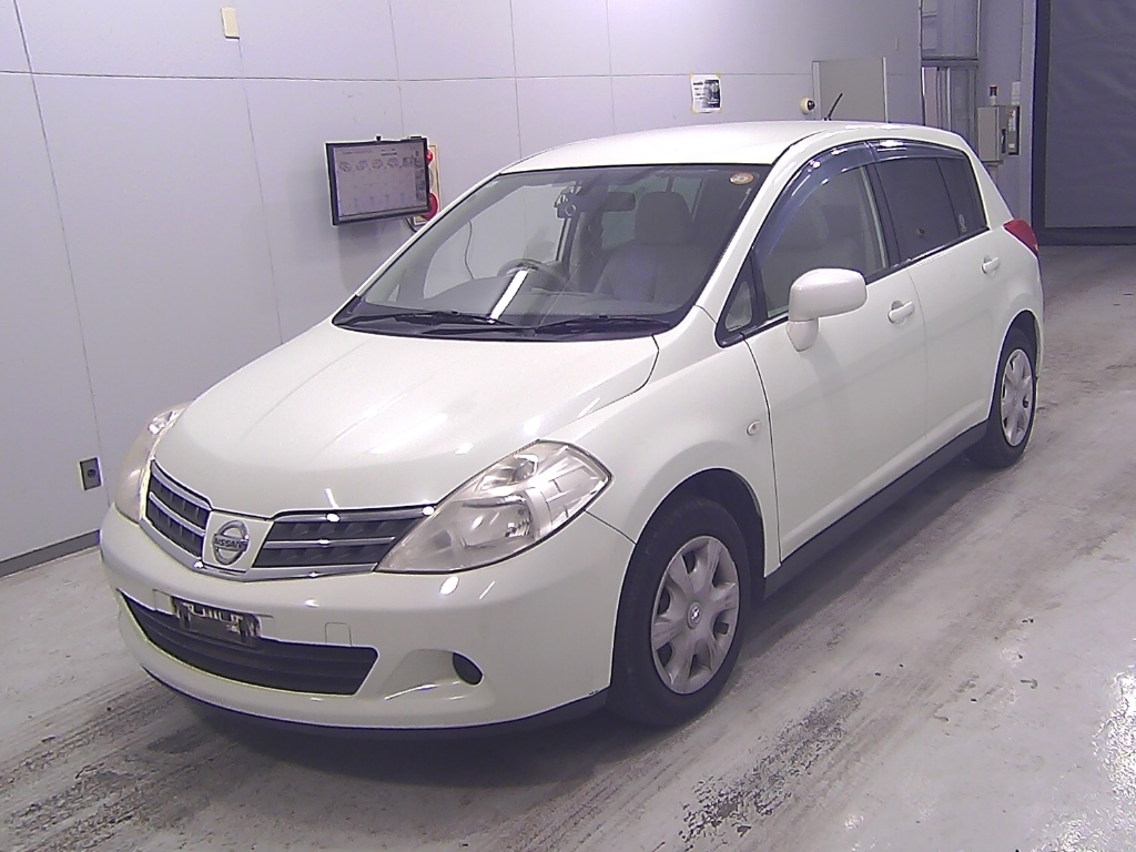 NISSAN TIIDA