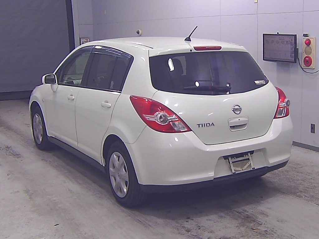 NISSAN TIIDA