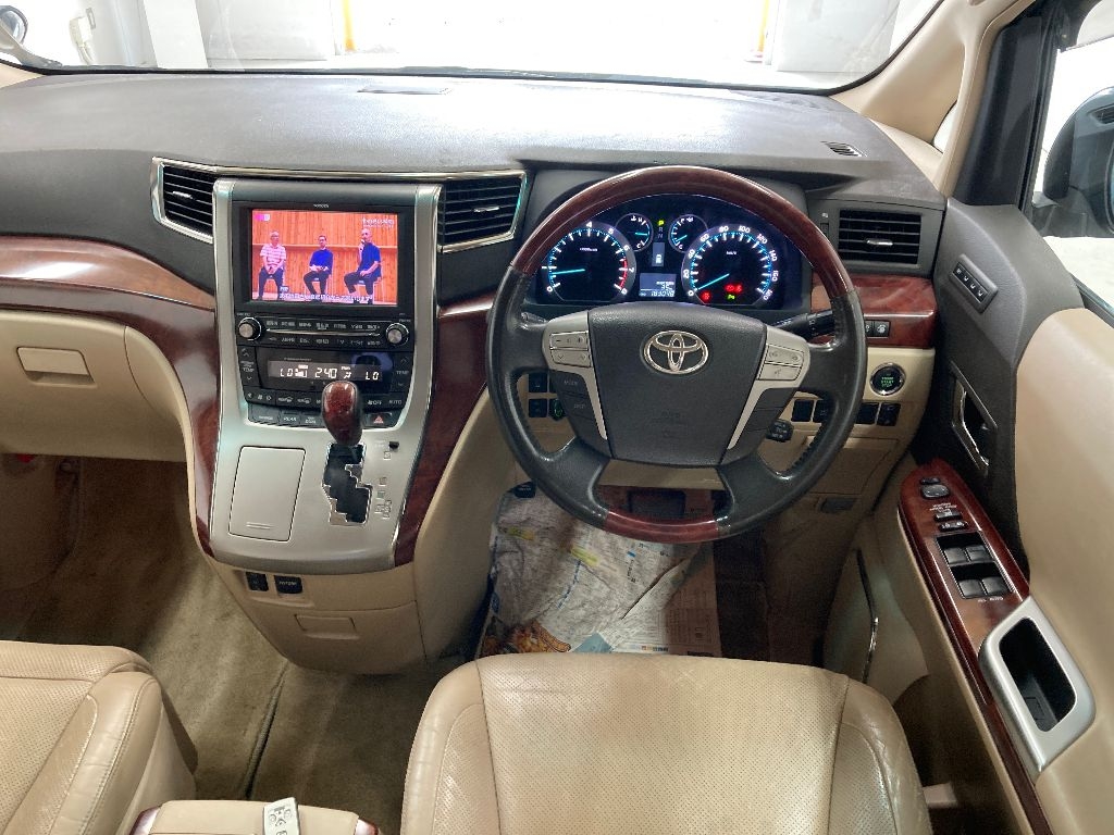 TOYOTA VELLFIRE