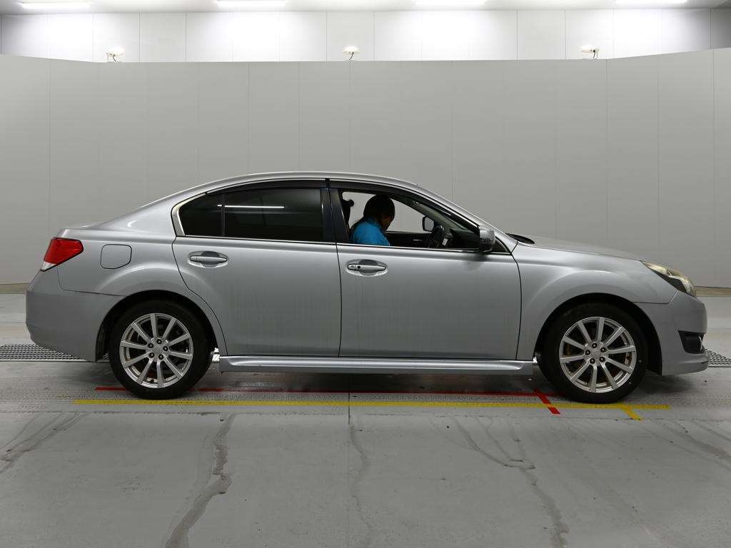 SUBARU LEGACY B4