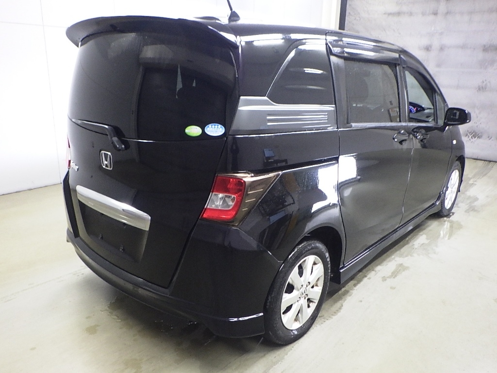 HONDA FREED SPIKE