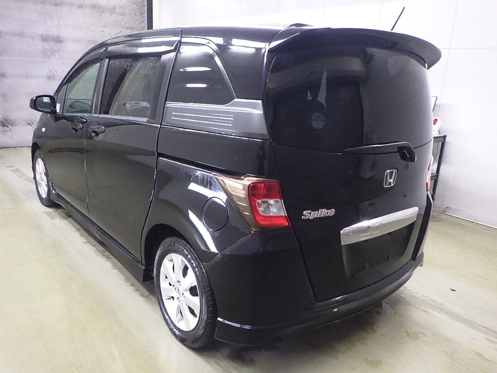 HONDA FREED SPIKE