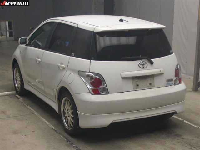 TOYOTA IST