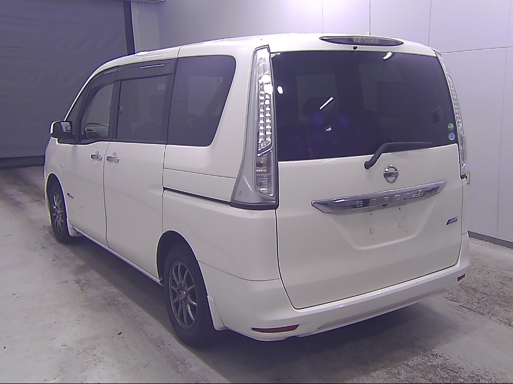 NISSAN SERENA