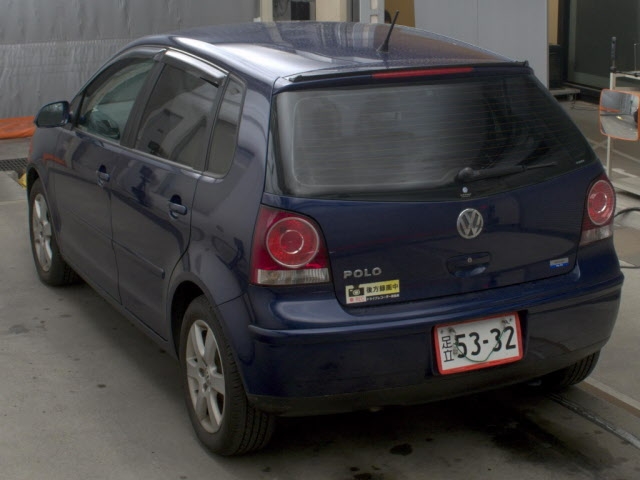VOLKSWAGEN POLO