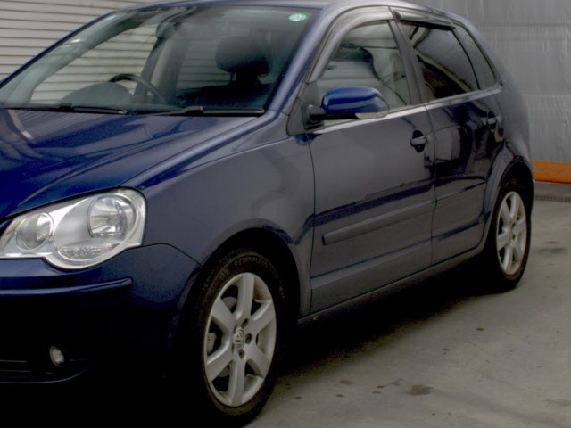 VOLKSWAGEN POLO