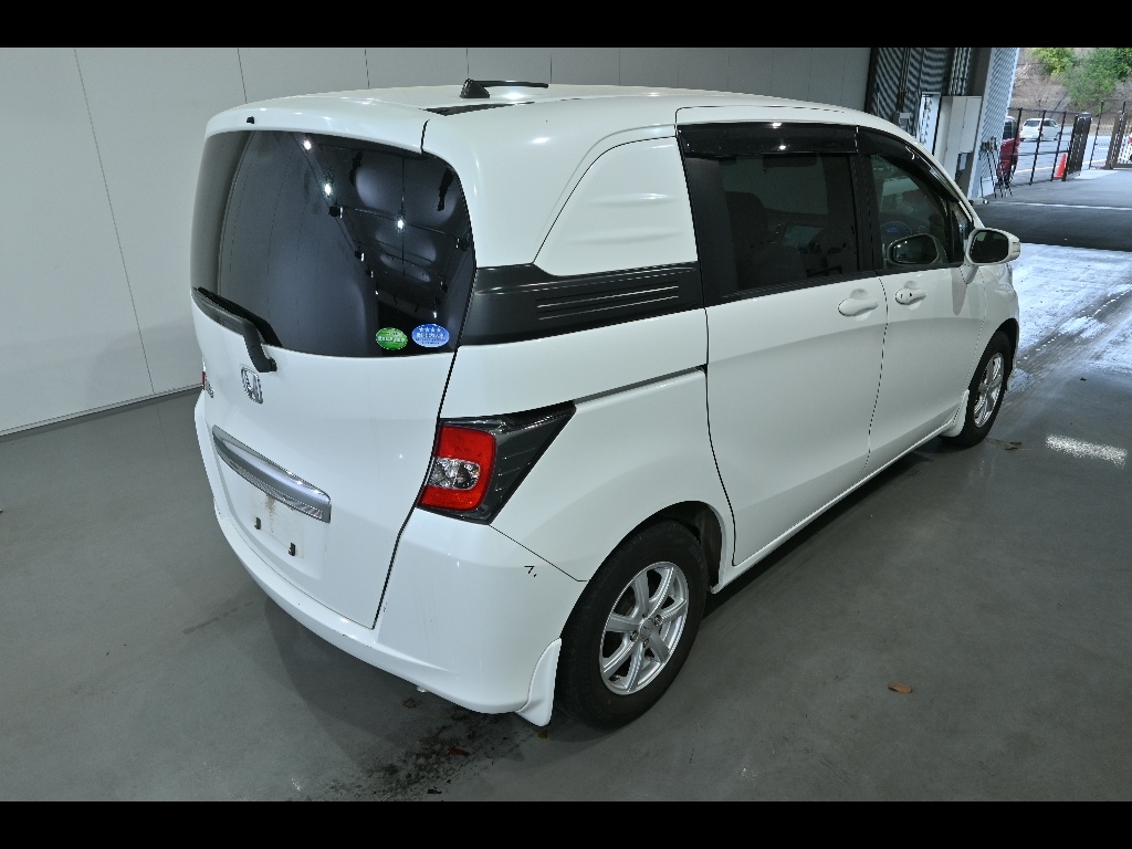 HONDA FREED SPIKE