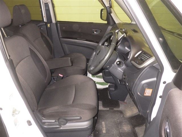 MITSUBISHI DELICA D:2