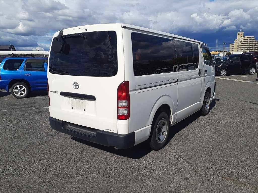 TOYOTA REGIUS ACE