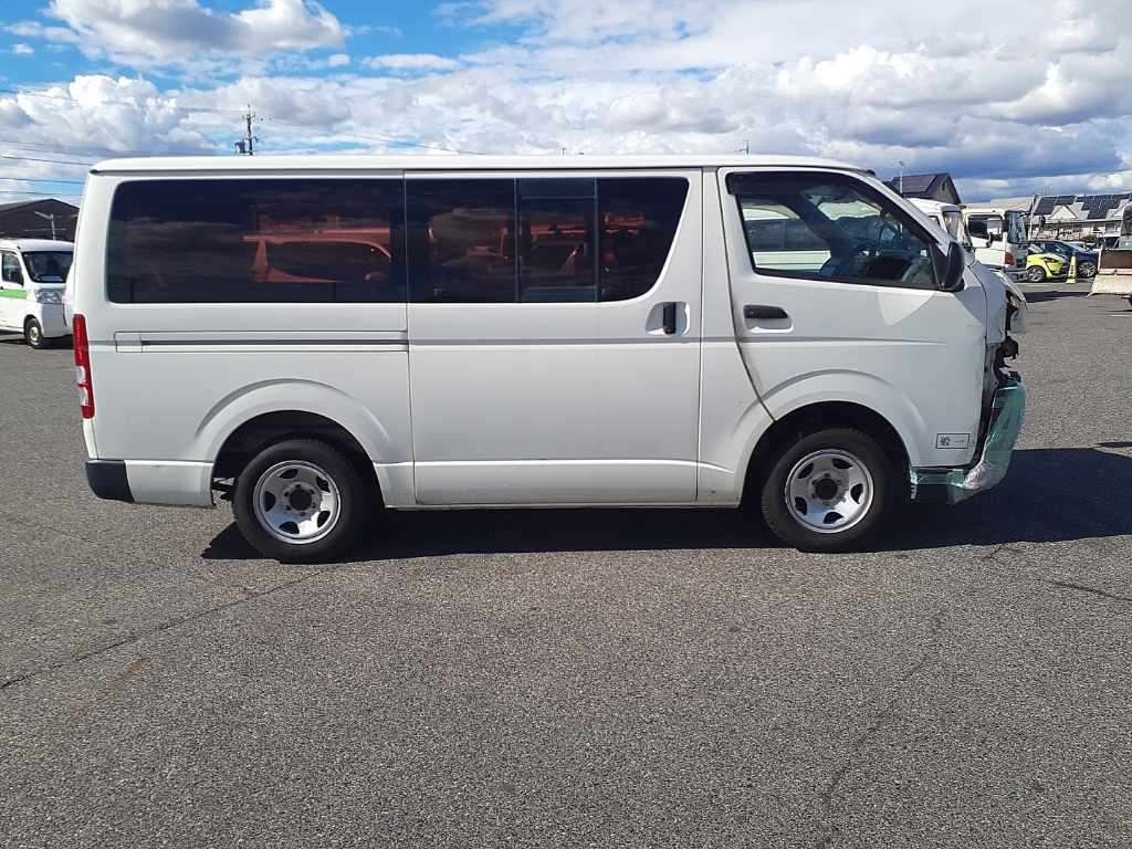 TOYOTA REGIUS ACE