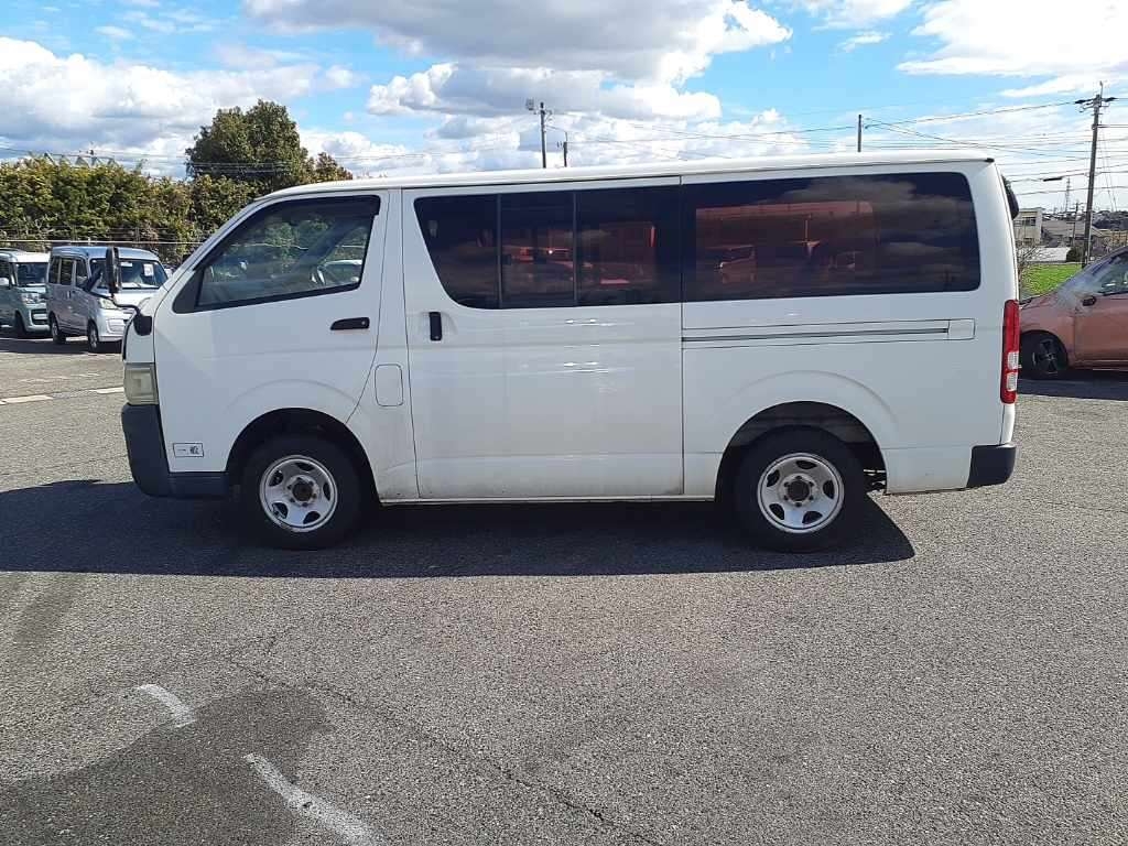 TOYOTA REGIUS ACE