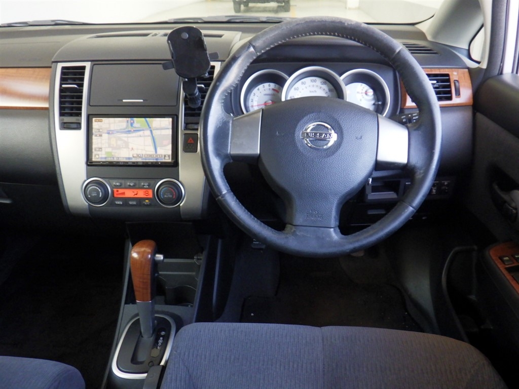 NISSAN TIIDA LATIO