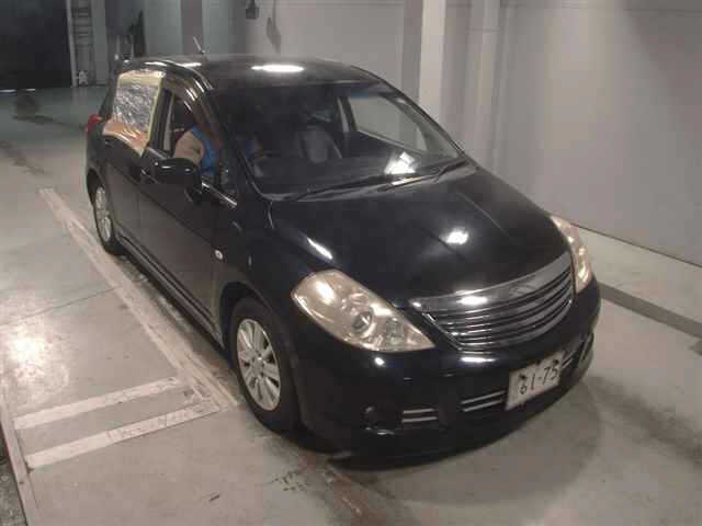 NISSAN TIIDA